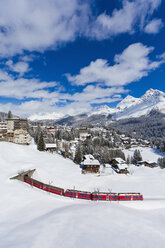 Switzerland, Arosa, Rhaetian railway passing through snow - WDF001687