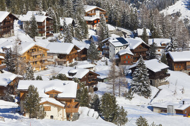 Schweiz,Arosa, Blick auf Chalet-Häuser im Schnee - WDF001691