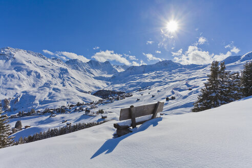 Schweiz, Blick auf die schneebedeckten Berge bei Arosa - WDF001694