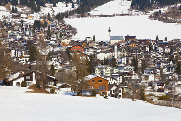 Switzerland, Flims, view of chalet houses in winter - WDF001711