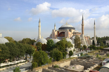 Turkey, Istanbul, View of Hagia Sophia with archaeological park - LH000064
