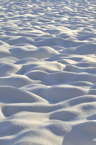 Deutschland, Bayern, Blick auf schneebedeckte Landschaft, lizenzfreies Stockfoto