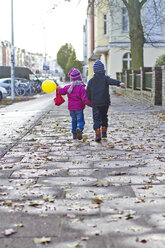 Germany, Kiel, Boy and girl walking on street - JFEF000089