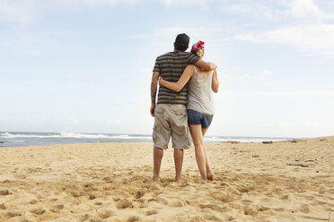 USA, Hawaii, Mid adult couple standing on beach - SKF001273