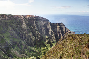 USA, Hawaii, Blick auf den Canyon auf Kauai - SKF001254