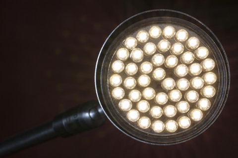 LED-Lampe auf schwarzem Hintergrund, lizenzfreies Stockfoto