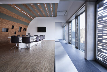 Germay, North Rhine Westphalia, Cologne, Modern office conference room - FMKY000268