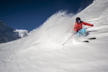 Austria, Salzburg, Young man skiing in mountain of Altenmarkt Zauchensee - HHF004569