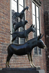 Germany, Bremen, Statue of Town Musicians of Bremen - LB000067