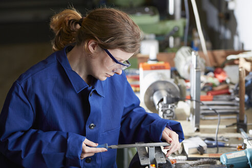 Germany, Kaufbeuren, Woman working in manufacturing industry - DSC000071