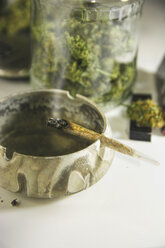 Studio, Burning Marijuana joint on ashtray, close up - REA000009