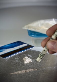 Studio, Person sniffing cocaine, close up - REA000001