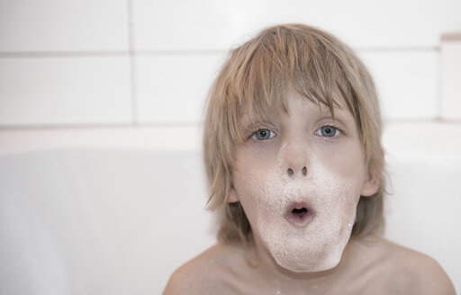 Austria, Boy sitting in bathtube with foam on face - CWF000044