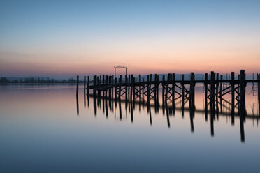 Germany, Baden Wuerttemberg, View of lake Constance at dusk - ELF000034