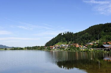 Germany, Bavaria, View of Lake Hopfensee - LH000121