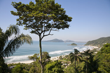 Brasilien, Blick auf den Strand von Guaruja - NDF000402