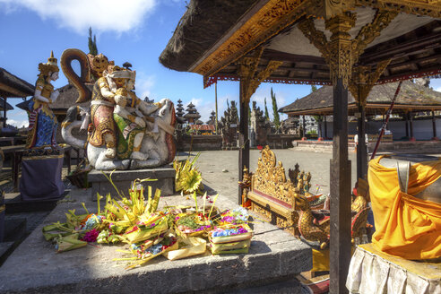 Indonesien, Statue im Pura Ulun Danu Batur-Tempel im Dorf Batur - AMF000084