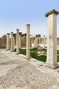 Türkei, Sardis, Ansicht der Synagoge von Sardis mit Mosaikboden - SIEF003733