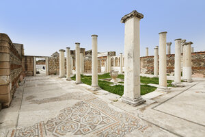 Türkei, Sardis, Ansicht der Synagoge von Sardis mit Mosaikboden - SIEF003732