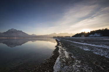 Deutschland, Bayern, Blick auf den Forggensee - ELF000078