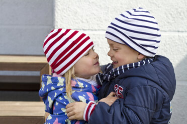 Germany, Kiel, Girl and boy teasing each other, close up - JFEF000127