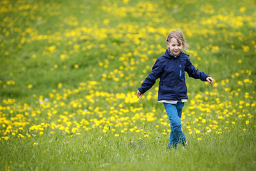 Germany, Baden Wuerttemberg, Girl walking in meadow - SLF000123