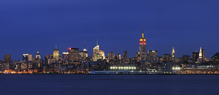 USA, New York State, New York City, View of Lower Manhattan with Hudson river - RUEF001030