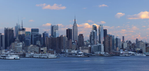 USA, New York State, New York City, View of Manhattan with Hudson river - RUEF001063