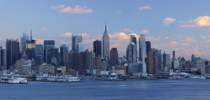 USA, New York State, New York City, Blick auf Manhattan mit Hudson River - RUEF001063