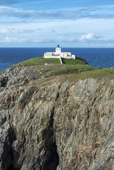 Vereinigtes Königreich, Schottland, Leuchtturm vor der Nordsee - ELF000125