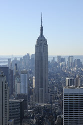 USA, New York State, New York City, Blick auf das Empire State Building in Manhattan - RUEF001069