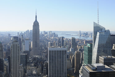 USA, New York State, New York City, Blick auf das Empire State Building in Manhattan - RUEF001070