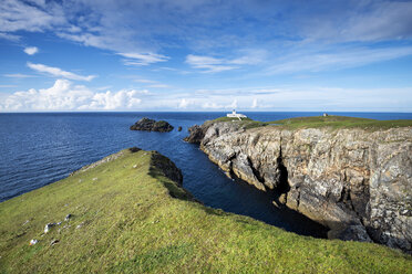 Vereinigtes Königreich, Schottland, Leuchtturm vor der Nordsee - ELF000127