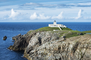 United Kingdom, Scotland, Lighthouse in front of North Sea - ELF000128