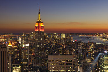 USA, New York State, New York City, Blick auf das Empire State Building in Manhattan - RUEF001074