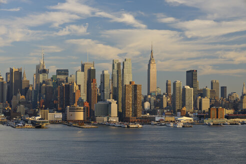 USA, New York State, New York City, Blick auf Manhattan mit Hudson River - RUE001046