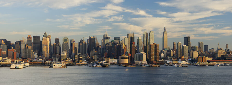 USA, New York State, New York City, Blick auf Manhattan mit Hudson River - RUE001044