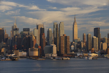 USA, New York State, New York City, Blick auf Manhattan mit Hudson River - RUE001043