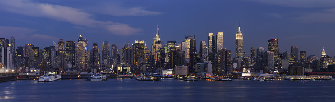 USA, New York State, New York City, View of Manhattan with Hudson river - RUEF001018