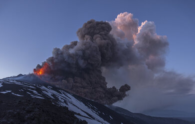 Italy, View of Lava erupting from Mount Etna - RM000615