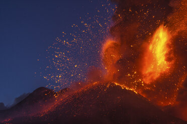 Italy, View of Lava erupting from Mount Etna - RM000619