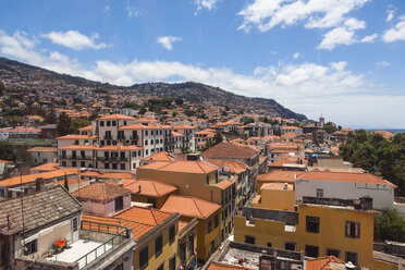 Portugal, Funchal, Blick auf Häuser auf Madeira - AMF000134