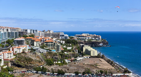 Portugal, Funchal, Blick auf das Hotel vom Praia Formosa - AMF000141