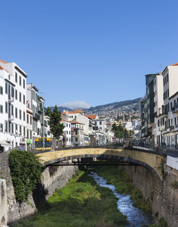 Portugal, Blick auf Funchal und altes Flussbett - AMF000183