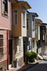 Turkey, Istanbul, Wooden houses with bay window - SIE003755