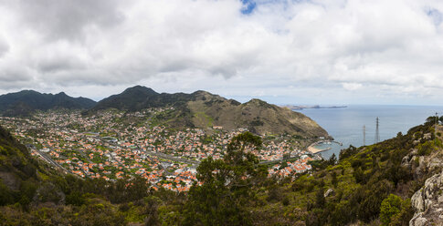 Portugal, Blick auf das Küstenstädtchen Machico - AMF000149