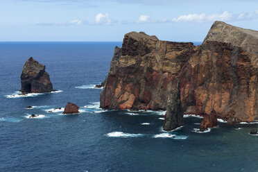 Portugal, Blick auf die vulkanische Halbinsel Ponta de Sao Lourenco - AMF000151