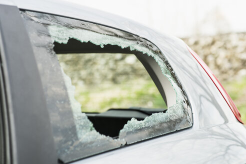Germany, Bavaria, Accident damaged car - CAF000010