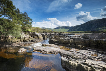 Vereinigtes Königreich, Schottland, Blick auf den Fluss Strath Beag - ELF000166