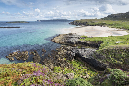 United Kingdom, Scotland, View of sandy Sangobeg beach - ELF000165